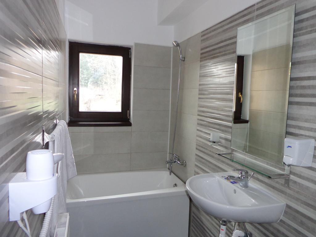 Pensiunea Aurora Hotel Racova Luaran gambar